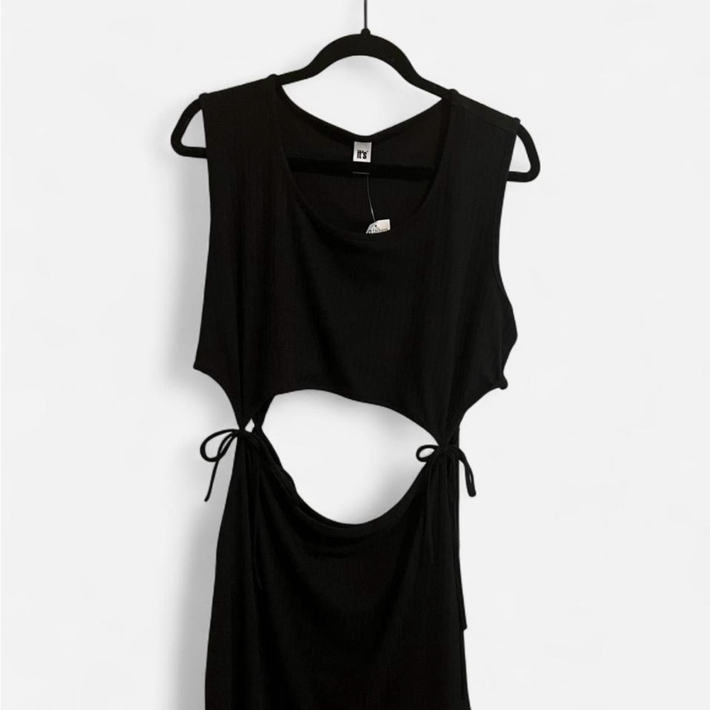 Black Cut-Out Sleeveless Dress